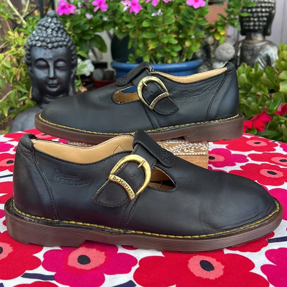 🏴󠁧󠁢󠁥󠁮󠁧󠁿 Vintage Dr. Martens MIE Matte Black T-Strap Mary Jane UK 6